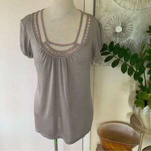 Ted Baker 100% gray silk  short sleeve front decorated blouse size L.